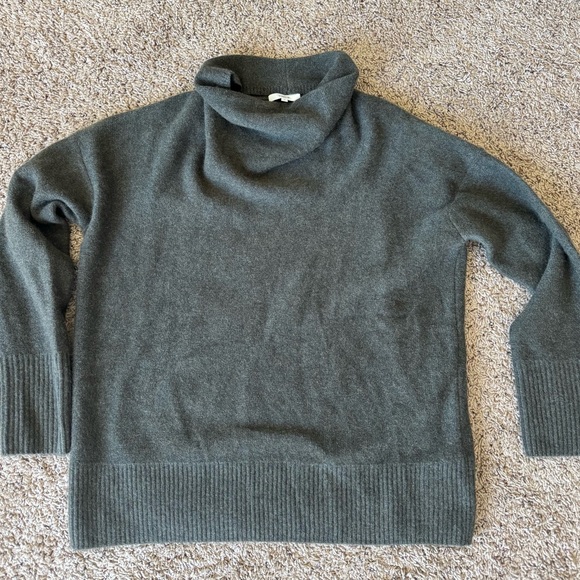 NWOT Vince Funnelneck 100% Cashmere Sweater Dark Green...